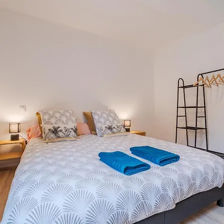 T3 Tropical Avec Parking Gratuit, Terrasse Et Wifi